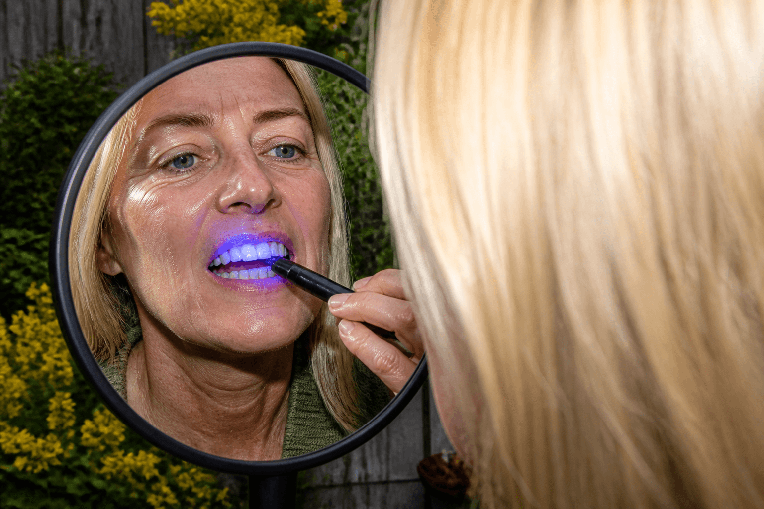 Does Composite Bonding Glow Under UV Light? What to Expect