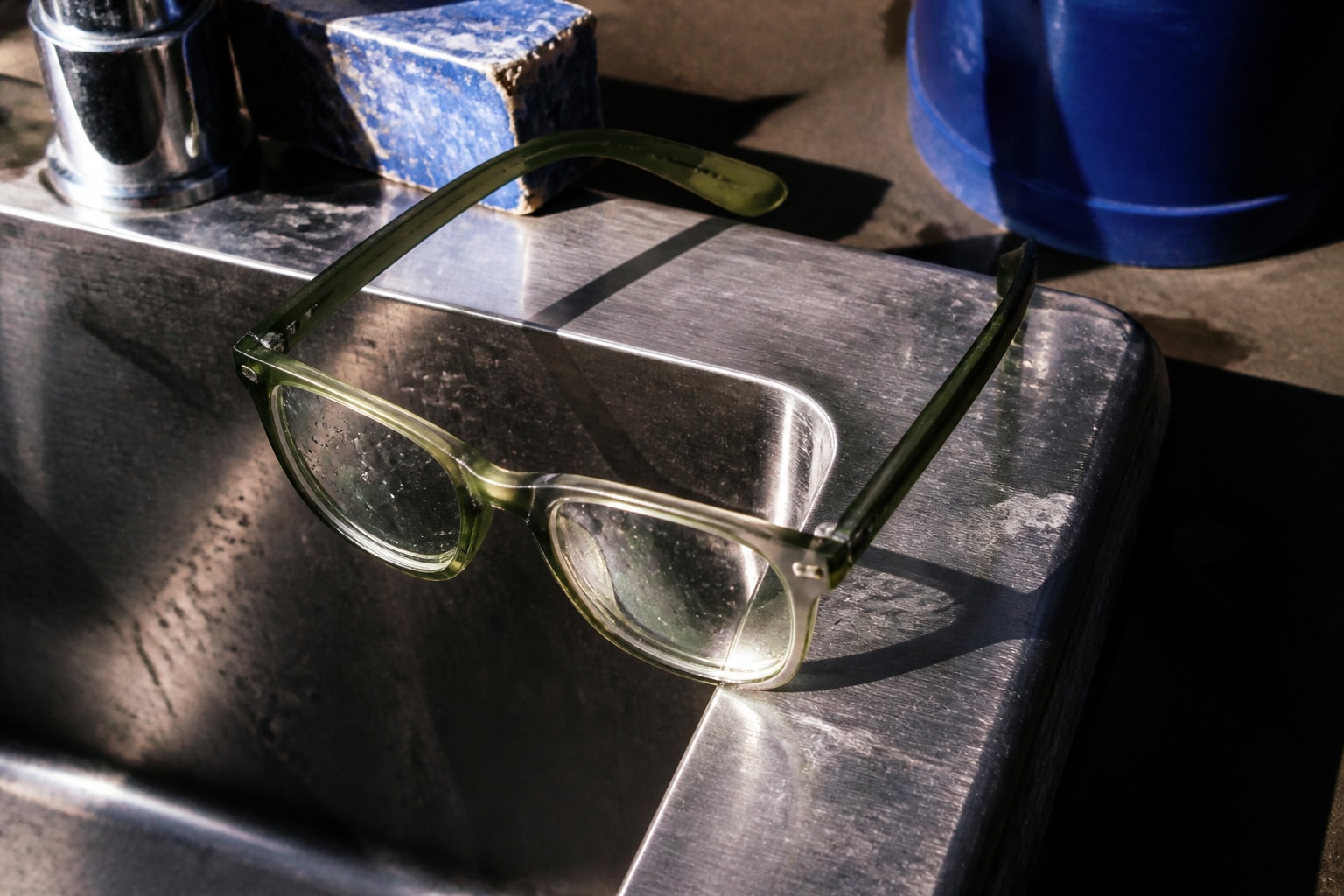 How to Stop Glasses Rubbing Off Sunscreen