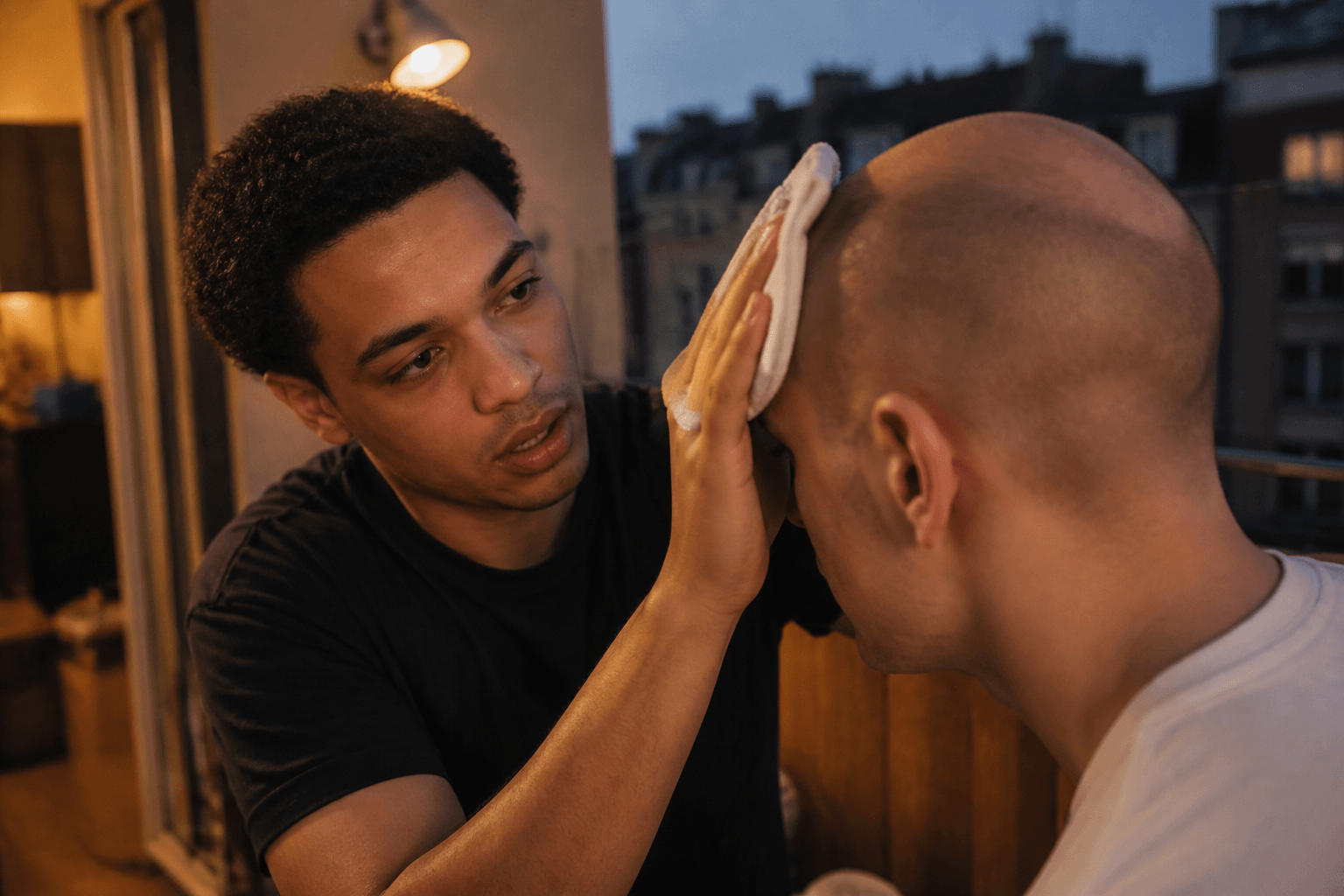 How to Reduce Shine on a Bald Head: 5 Safe Fixes