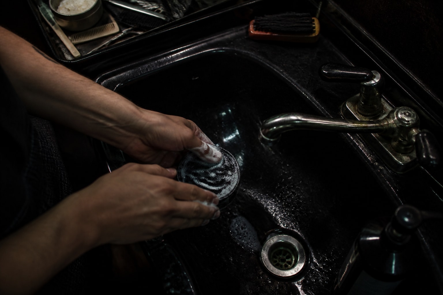 How to Wash Out Oil-Based Pomade Without Damage