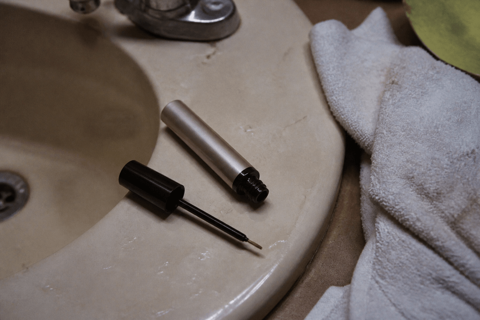 Can Lash Serum Cause Orbital Fat Loss? What Evidence Shows