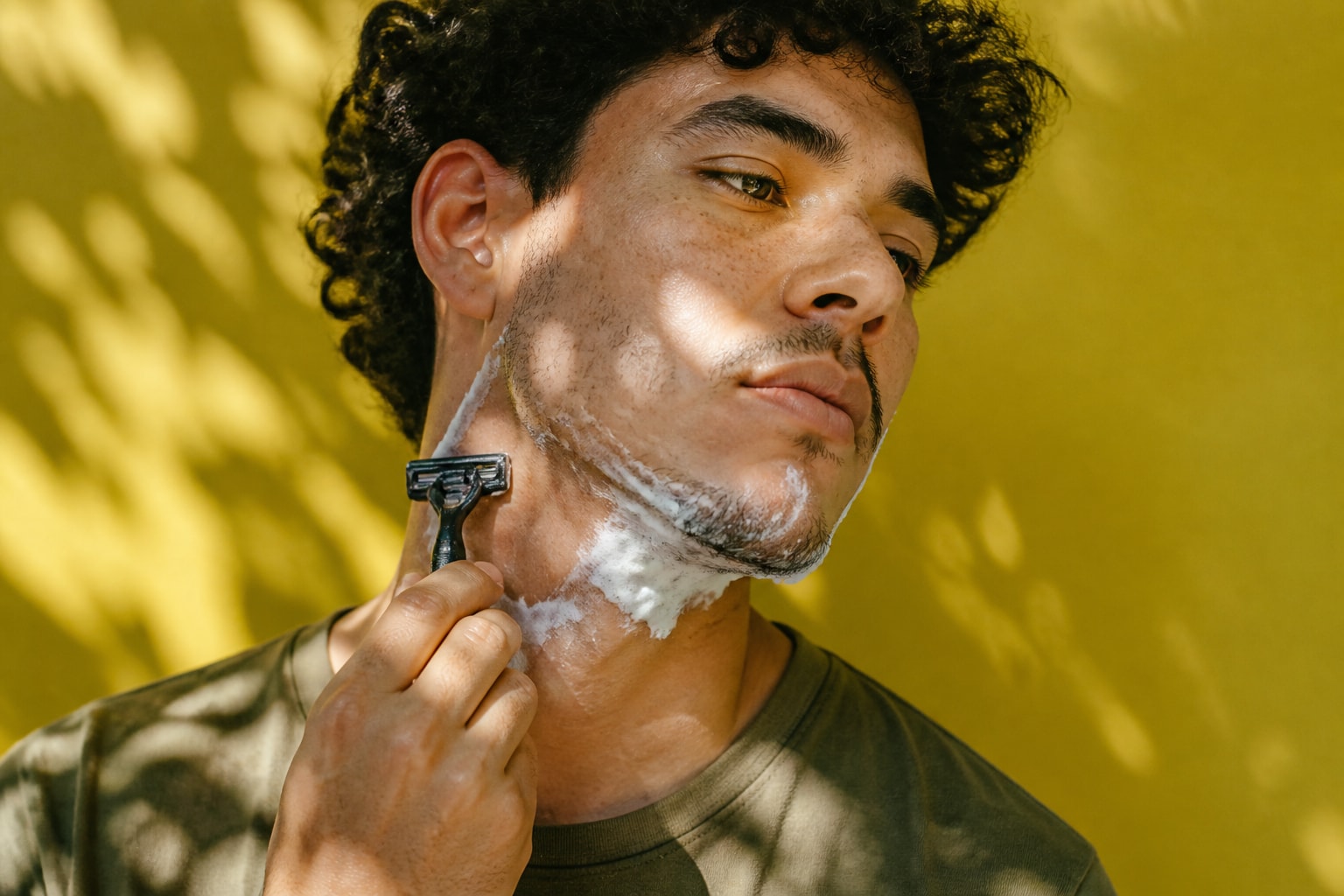 Why Does Sunscreen Sting After Shaving? What to Do