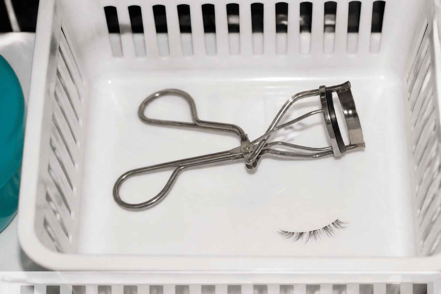 Eyelash Curler Pulled Out Lashes? What Happens Next